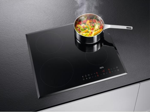 Индукционная варочная поверхность AEG IKB64301FB