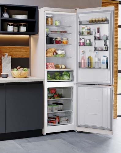 Холодильник двухкамерный HOTPOINT HT 6200 AB