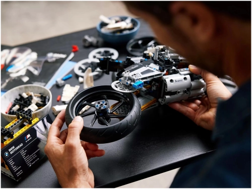 Конструктор LEGO Technic 42130 BMW M 1000 RR, 1920 дет.