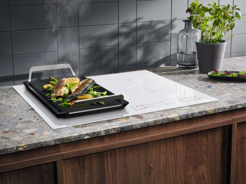 Индукционная варочная панель Electrolux IPES6451WF