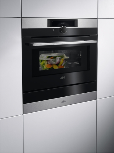 Компактный духовой шкаф AEG KMK968000M
