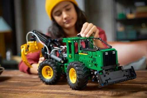 Конструктор LEGO 42157 John Deere 948L-II Skidder