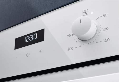 Духовой шкаф Electrolux EOF5C50BV, белый